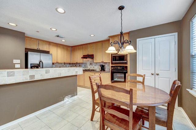 22 S Greywing Place, The Woodlands, TX 77382