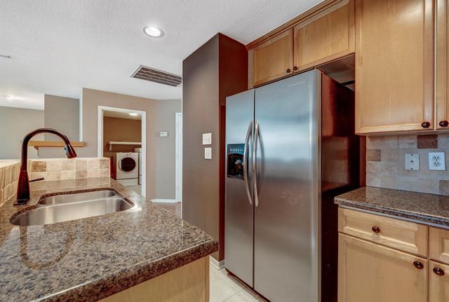 22 S Greywing Place, The Woodlands, TX 77382