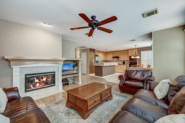 22 S Greywing Place, The Woodlands, TX 77382