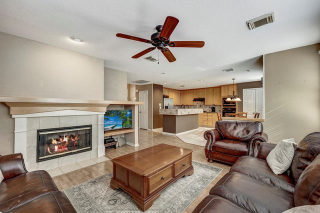 22 S Greywing Place, The Woodlands, TX 77382