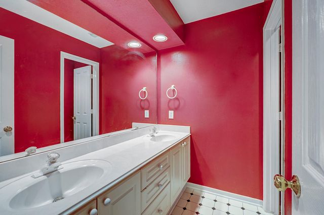 22 S Greywing Place, The Woodlands, TX 77382