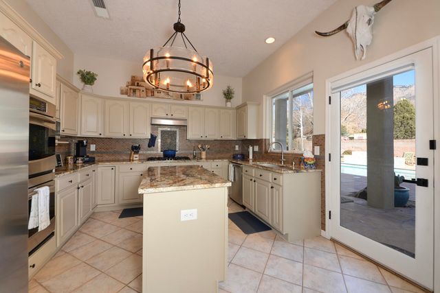 11901 Eagle Rock Avenue NE, Albuquerque, NM 87122