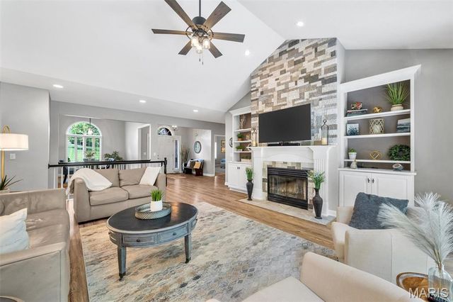 738 High Point Drive, Lake St Louis, MO 63367