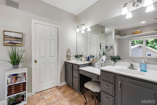 738 High Point Drive, Lake St Louis, MO 63367