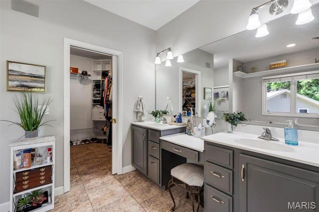 738 High Point Drive, Lake St Louis, MO 63367
