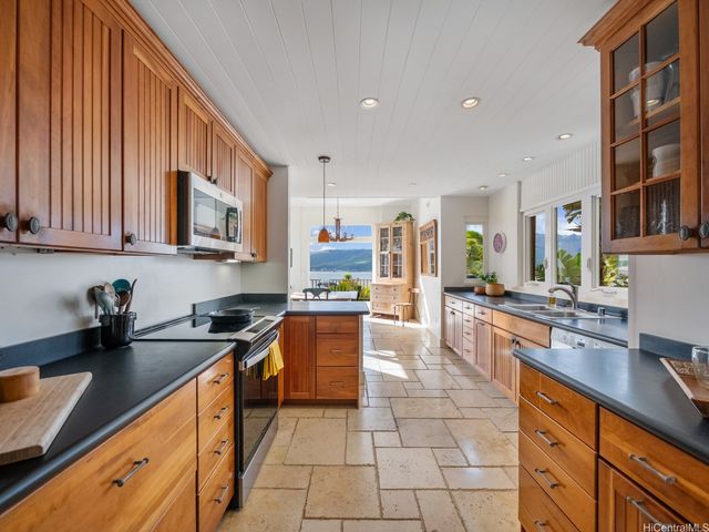 252 Lumahai Place, Honolulu, HI 96825