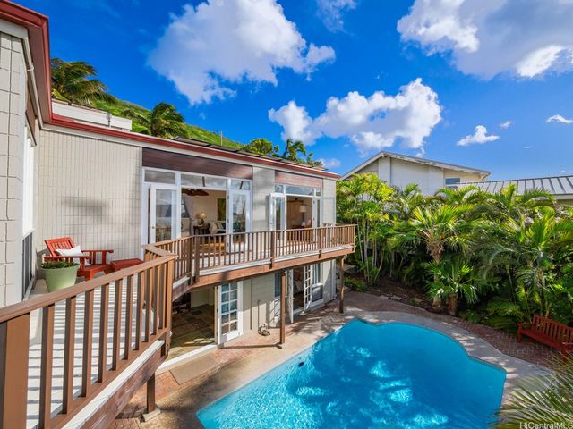 252 Lumahai Place, Honolulu, HI 96825