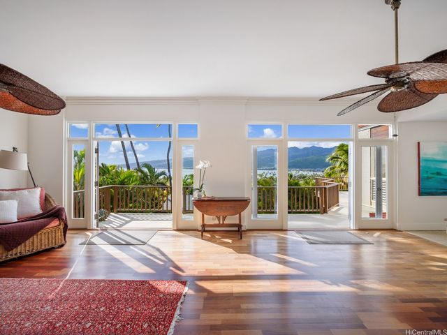 252 Lumahai Place, Honolulu, HI 96825
