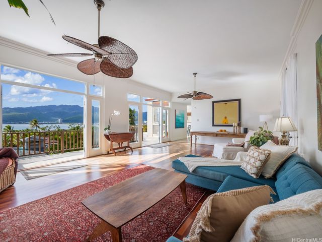 252 Lumahai Place, Honolulu, HI 96825