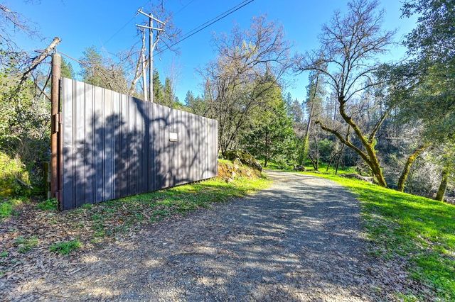 805 Country Rd, Meadow Vista, CA 95722