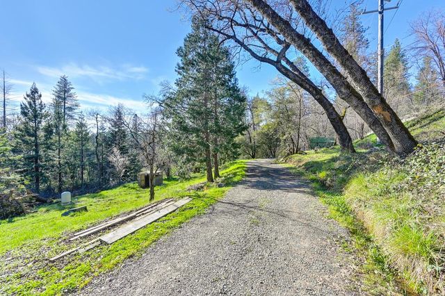 805 Country Rd, Meadow Vista, CA 95722