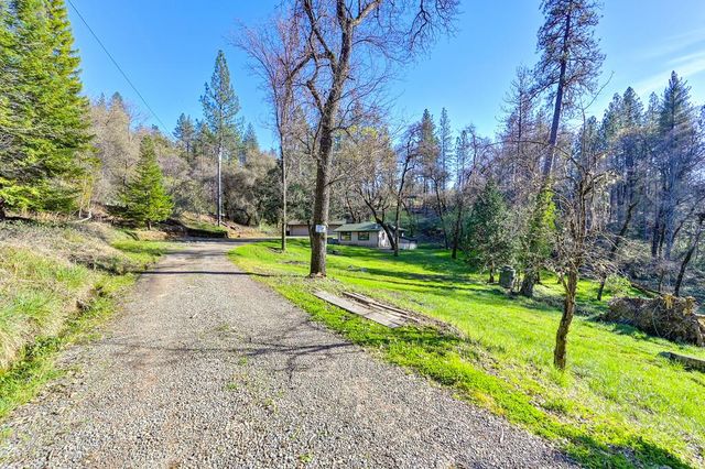 805 Country Rd, Meadow Vista, CA 95722