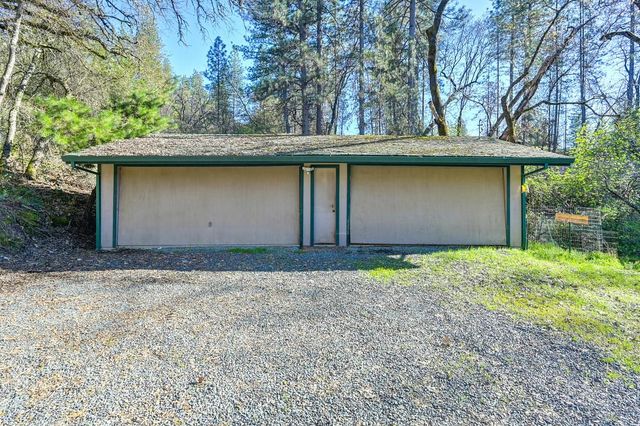 805 Country Rd, Meadow Vista, CA 95722