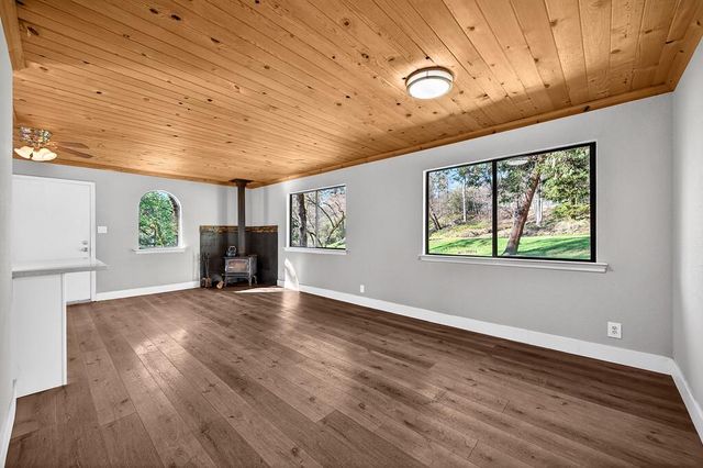 805 Country Rd, Meadow Vista, CA 95722