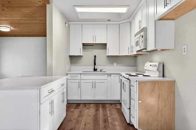 805 Country Rd, Meadow Vista, CA 95722