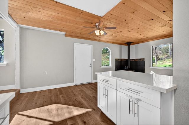 805 Country Rd, Meadow Vista, CA 95722