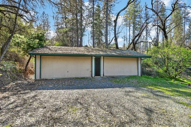 805 Country Rd, Meadow Vista, CA 95722