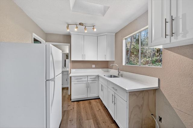 805 Country Rd, Meadow Vista, CA 95722