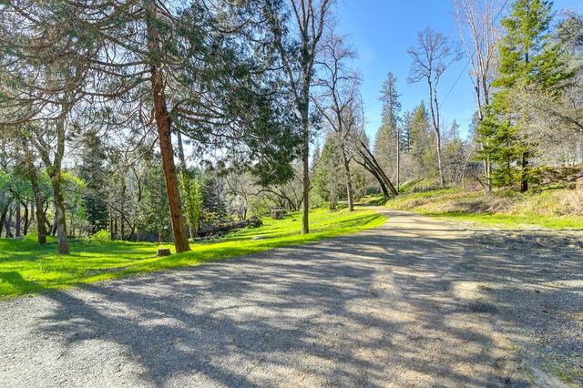 805 Country Rd, Meadow Vista, CA 95722