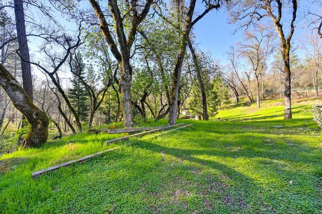 805 Country Rd, Meadow Vista, CA 95722