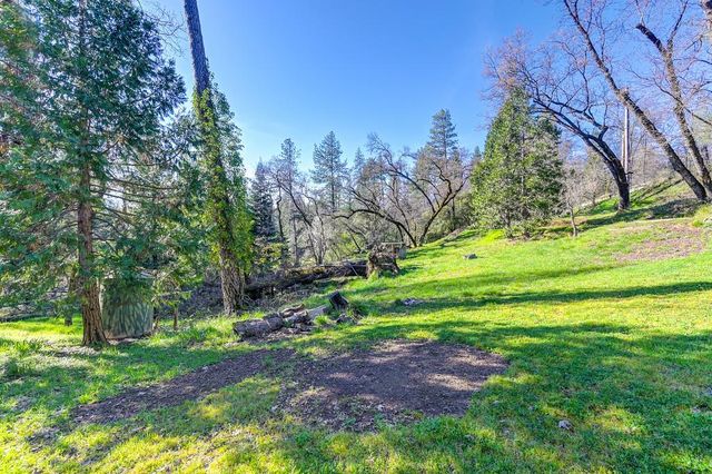 805 Country Rd, Meadow Vista, CA 95722