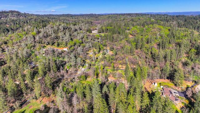 805 Country Rd, Meadow Vista, CA 95722