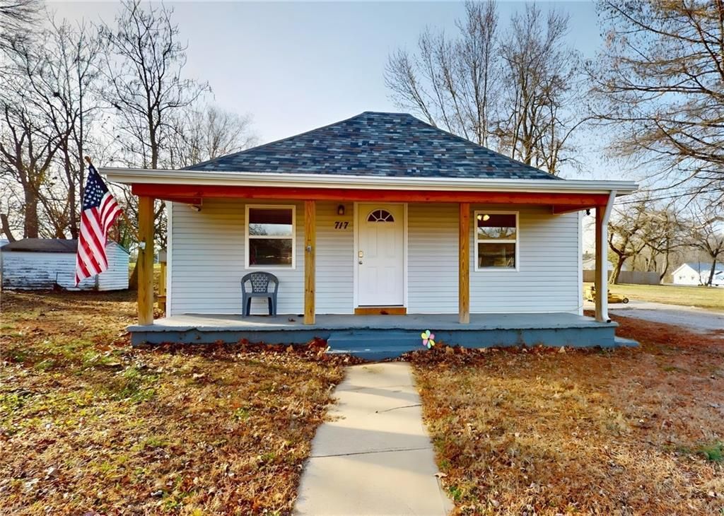 717 N Adams Street, Nevada, MO 64772