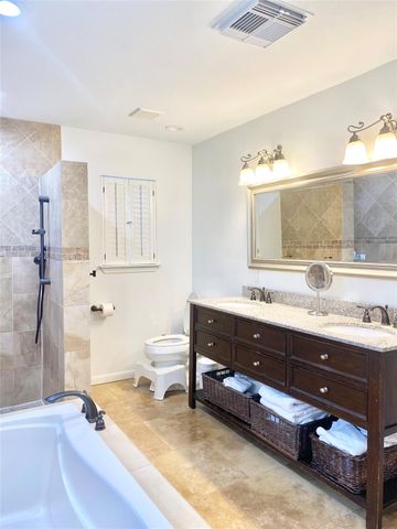 729 Camelot, Hunters Creek Village, TX 77024