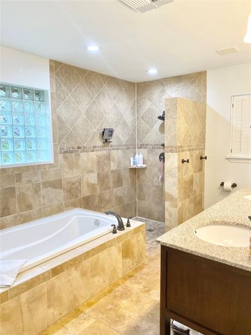 729 Camelot, Hunters Creek Village, TX 77024