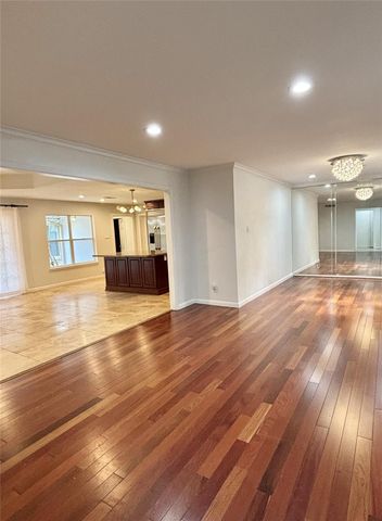 729 Camelot, Hunters Creek Village, TX 77024