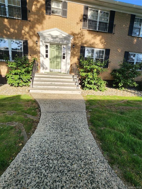 10 Somerset Drive 26K, Suffern, NY 10901