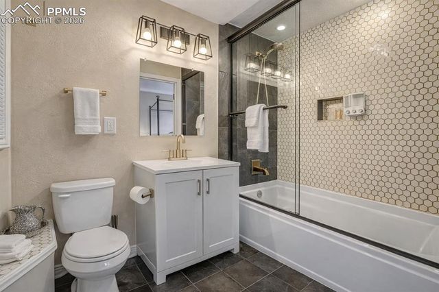 6 Boulder Crescent Street, Colorado Springs, CO 80903