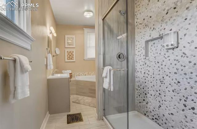 6 Boulder Crescent Street, Colorado Springs, CO 80903