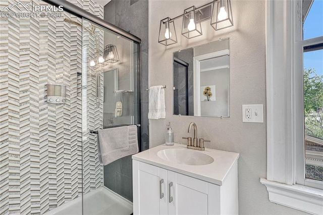 6 Boulder Crescent Street, Colorado Springs, CO 80903