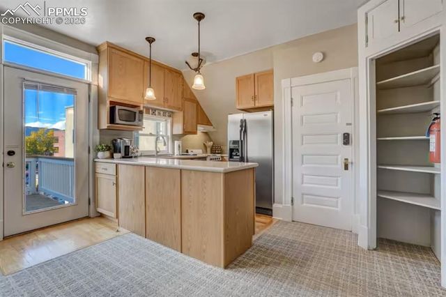 6 Boulder Crescent Street, Colorado Springs, CO 80903