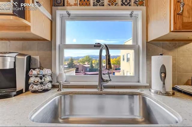 6 Boulder Crescent Street, Colorado Springs, CO 80903