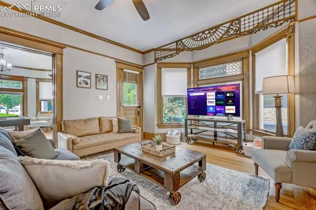 6 Boulder Crescent Street, Colorado Springs, CO 80903