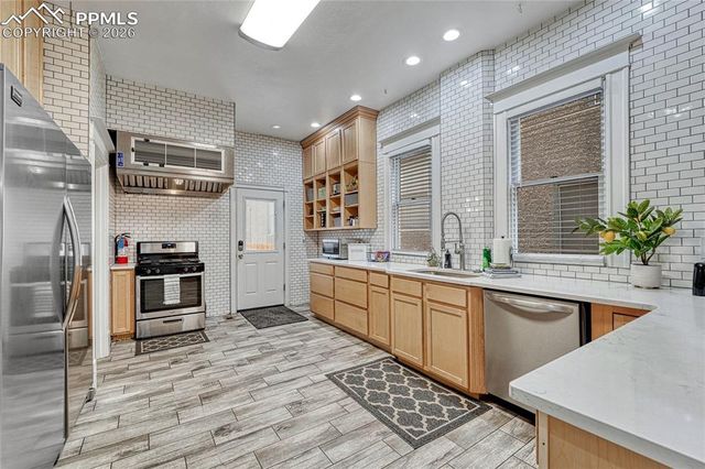 6 Boulder Crescent Street, Colorado Springs, CO 80903