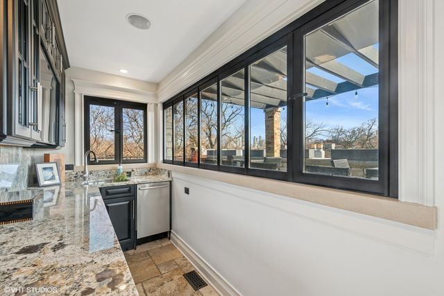 1934 N Bissell Street, Chicago, IL 60614