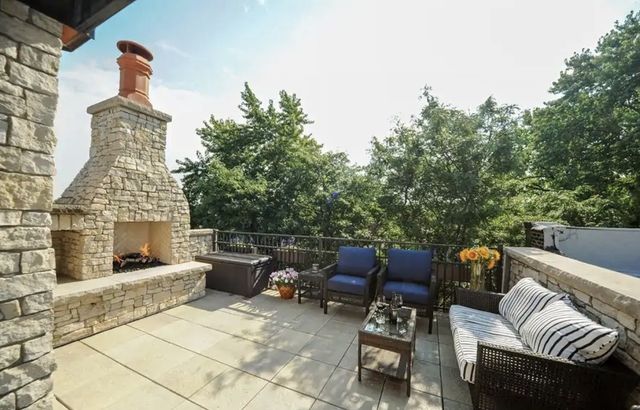 1934 N Bissell Street, Chicago, IL 60614