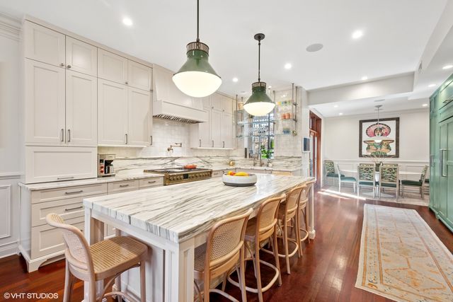 1934 N Bissell Street, Chicago, IL 60614