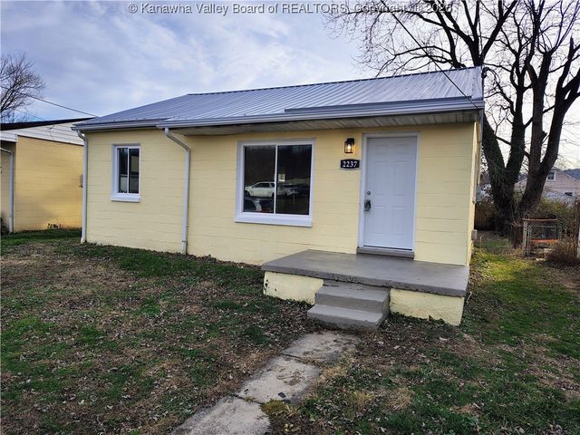 2237 Cleveland Avenue, St Albans, WV 25177