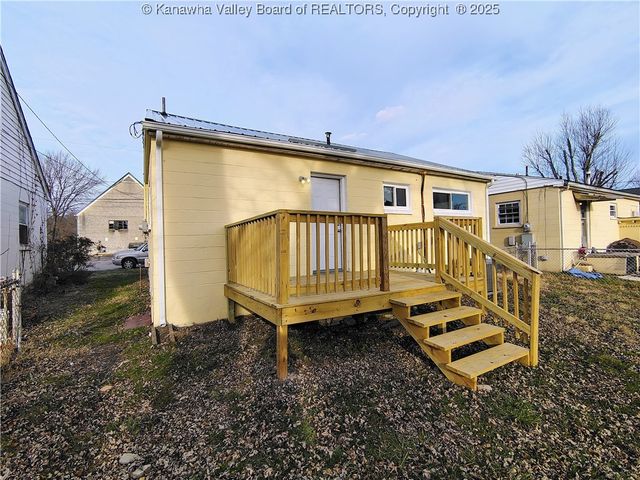 2237 Cleveland Avenue, St Albans, WV 25177