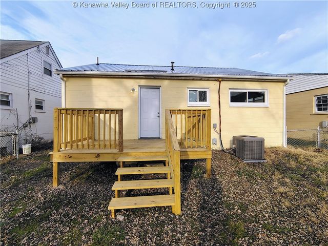 2237 Cleveland Avenue, St Albans, WV 25177