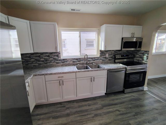 2237 Cleveland Avenue, St Albans, WV 25177