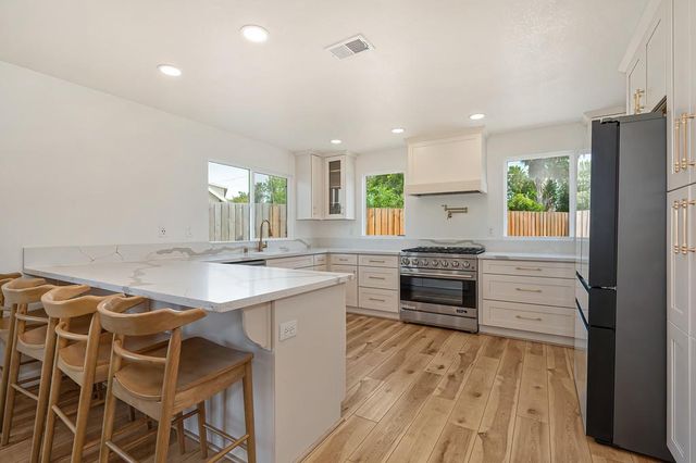 1115 Vickrey Ct, Rio Linda, CA 95673