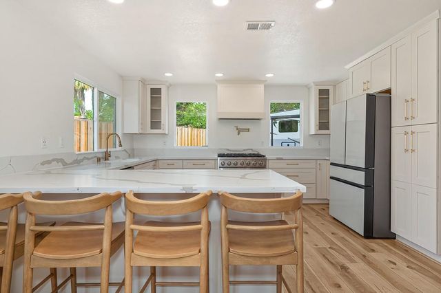 1115 Vickrey Ct, Rio Linda, CA 95673