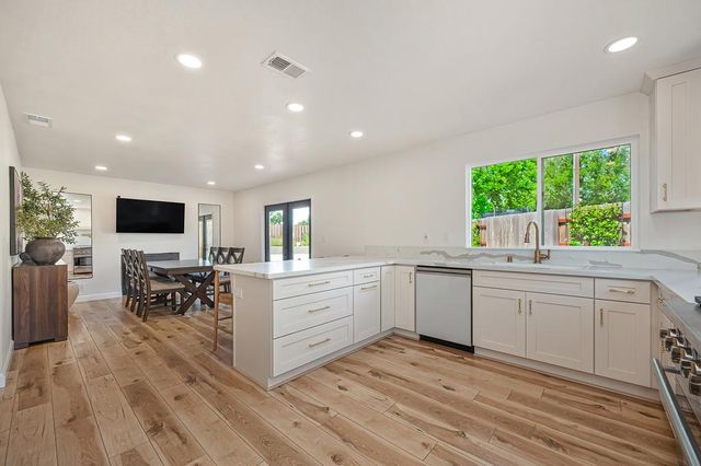 1115 Vickrey Ct, Rio Linda, CA 95673