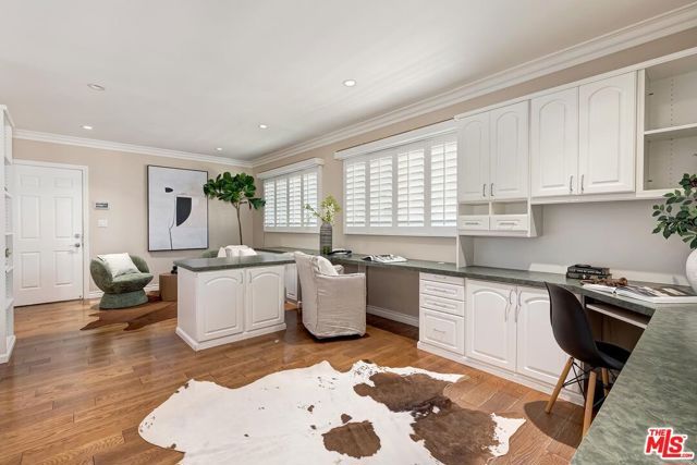 2302 Duxbury Circle, Los Angeles, CA 90034