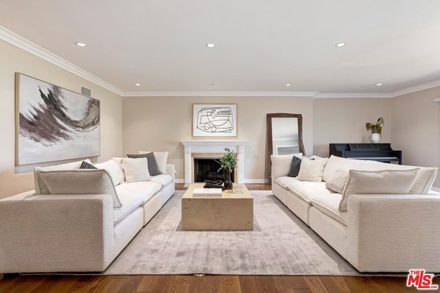 2302 Duxbury Circle, Los Angeles, CA 90034